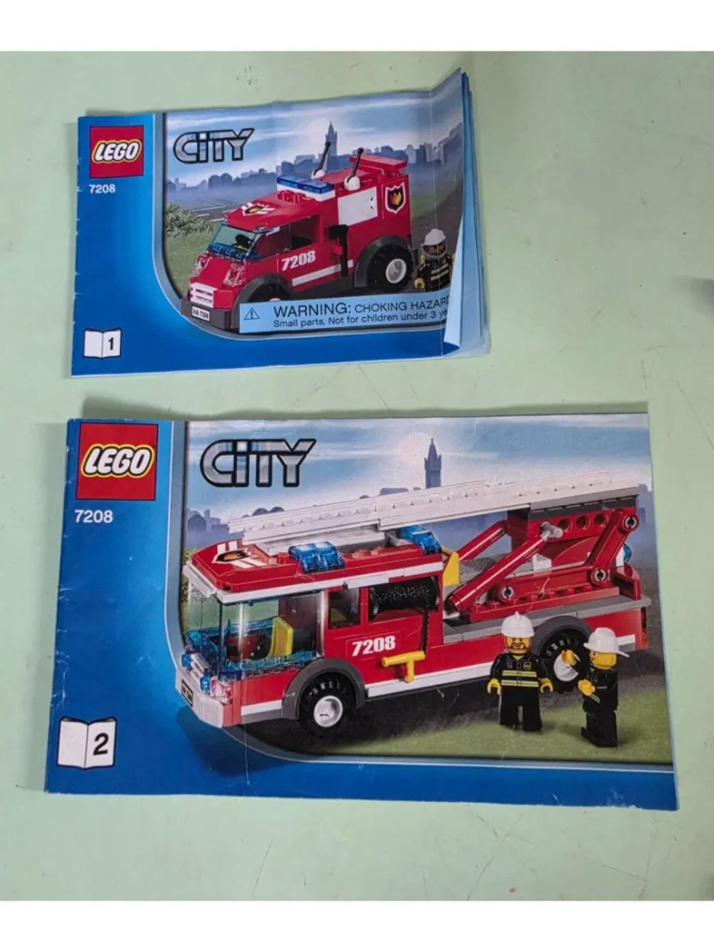 LEGO City 7208 Fire Station 2010 100% Complete 662 Pieces Minifigures Manuals